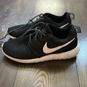 Women’s Nike Roshe size 8 shoes